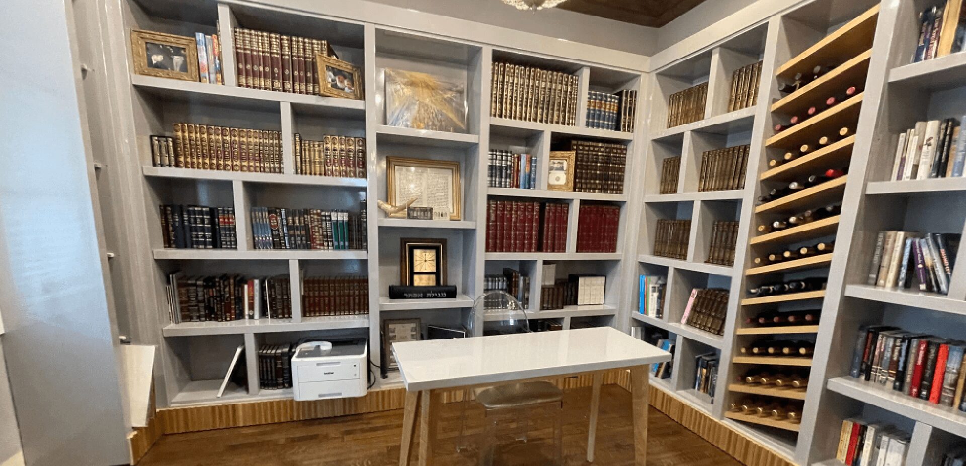 A room filled with lots of books and tables.